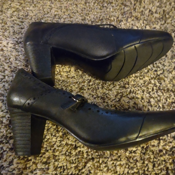 Clarks sandals - Picture 2 of 5